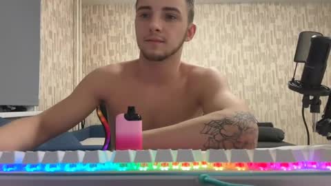 Snapshot of golden_boyyy21 chatting on February 20, 2025, 5:51 pm Golden boyyy21 online show from February 20, 2025, 5:51 pm