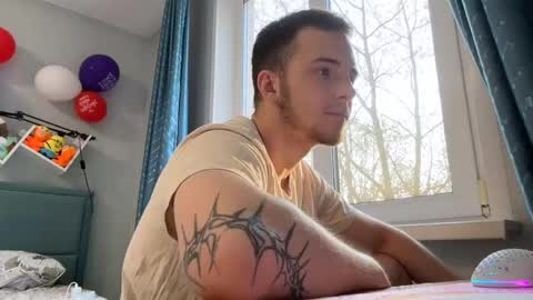 Snapshot of golden_boyyy21 chatting on February 28, 2025, 1:47 pm Golden boyyy21 online show from February 28, 2025, 1:47 pm