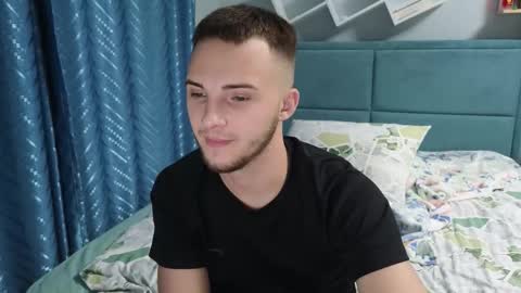 Snapshot of golden_boyyy21 chatting on November 8, 2025, 12:44 am Golden boyyy21 online show from November 8, 2025, 12:44 am