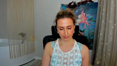 Snapshot of goldenlighte chatting on December 30, 2024, 6:31 am Olivia online show from December 30, 2024, 6:31 am