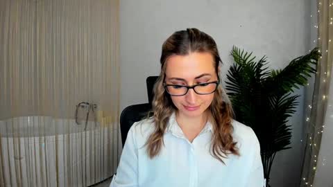 Snapshot of goldenlighte chatting on January 15, 2025, 6:43 am Olivia online show from January 15, 2025, 6:43 am