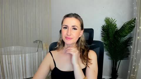 Snapshot of goldenlighte chatting on January 15, 2025, 9:45 am Olivia online show from January 15, 2025, 9:45 am