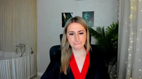 Snapshot of goldenlighte chatting on March 5, 2025, 6:44 am Olivia online show from March 5, 2025, 6:44 am