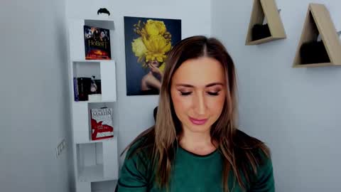 Olivia online show from November 26, 2025, 7:48 pm