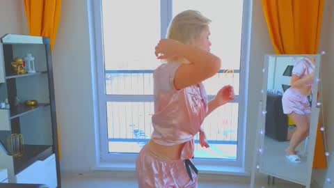 Snapshot of goldensweet_ chatting on January 9, 2026, 9:45 am Angie online show from January 9, 2026, 9:45 am