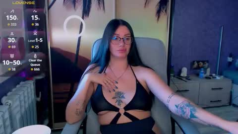 Snapshot of goldenwitchx chatting on September 24, 2025, 5:33 am Polina online show from September 24, 2025, 5:33 am