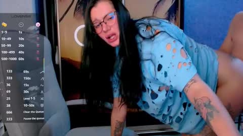 Snapshot of goldenwitchx chatting on November 28, 2025, 6:43 pm Polina online show from November 28, 2025, 6:43 pm