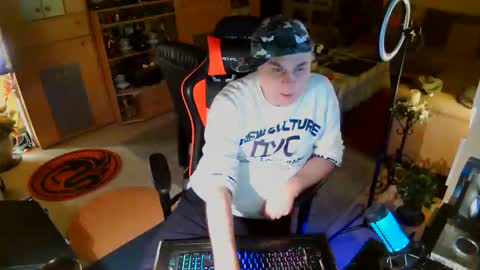 Snapshot of google5001 chatting on December 1, 2025, 6:24 pm google5001 online show from December 1, 2025, 6:24 pm