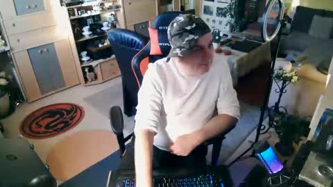 Snapshot of google5001 chatting on December 15, 2025, 8:40 am google5001 online show from December 15, 2025, 8:40 am