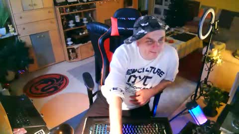 Snapshot of google5001 chatting on February 16, 2026, 1:40 pm google5001 online show from February 16, 2026, 1:40 pm