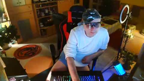 Snapshot of google5001 chatting on February 28, 2026, 8:21 pm google5001 online show from February 28, 2026, 8:21 pm