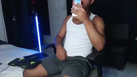 Snapshot of goos_cum chatting on January 15, 2025, 5:29 am Goos online show from January 15, 2025, 5:29 am