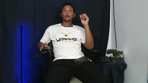 Snapshot of goos_cum chatting on February 3, 2025, 4:04 am Goos online show from February 3, 2025, 4:04 am