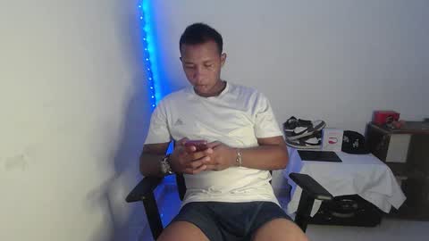 Snapshot of goos_cum chatting on October 13, 2025, 3:34 pm Goos online show from October 13, 2025, 3:34 pm