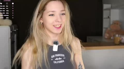 Luna online show from April 6, 2026, 1:25 am