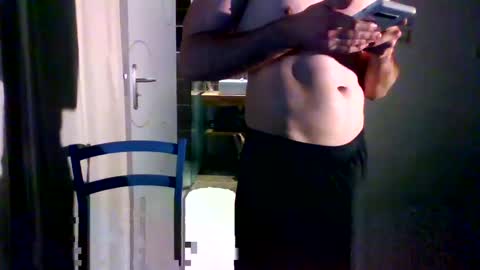 goura2000 online show from January 22, 2025, 9:43 pm