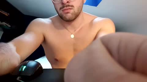 goura2000 online show from March 9, 2025, 5:17 pm