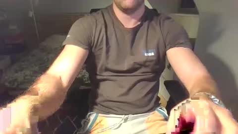 goura2000 online show from October 29, 2025, 10:11 pm