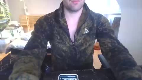 goura2000 online show from February 15, 2026, 1:31 pm