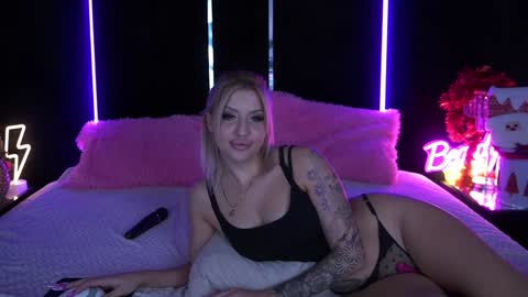 Snapshot of gracehotdavies chatting on December 22, 2024, 5:10 pm Grace online show from December 22, 2024, 5:10 pm