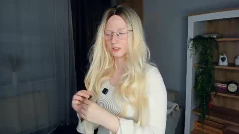 Snapshot of graycewelborn chatting on July 13, 2026, 10:23 pm Scarlet online show from July 13, 2026, 10:23 pm