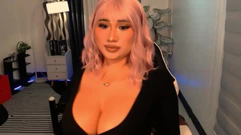 PAULATHEONE online show from October 5, 2025, 5:11 pm