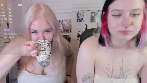 Snapshot of green_eyes_twinkl chatting on November 14, 2025, 1:21 pm Lina 3 online show from November 14, 2025, 1:21 pm