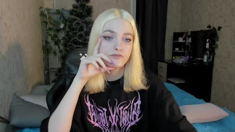 Snapshot of green_tea666 chatting on January 6, 2025, 1:42 am Lilith online show from January 6, 2025, 1:42 am