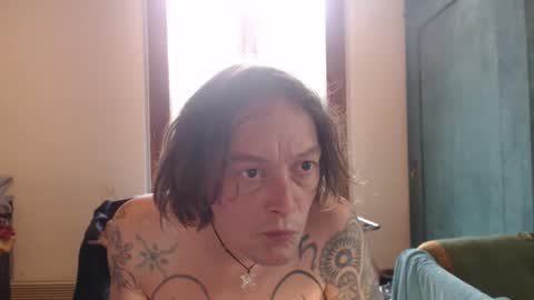 Snapshot of greenmoon88888 chatting on October 20, 2025, 9:43 am Greenmoon online show from October 20, 2025, 9:43 am