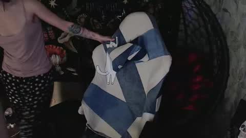 Lina online show from February 15, 2026, 10:36 am