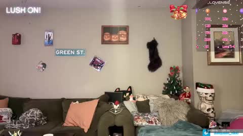 Snapshot of greenxxxqueen chatting on December 1, 2025, 6:18 am SexQueen Nikki online show from December 1, 2025, 6:18 am