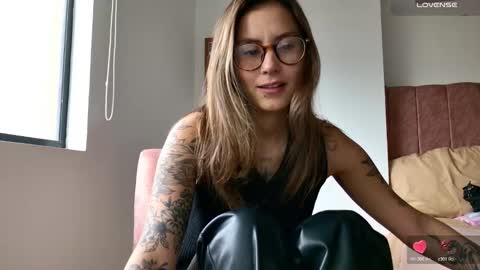 Snapshot of greta_miss chatting on December 19, 2025, 8:05 pm Emmy online show from December 19, 2025, 8:05 pm