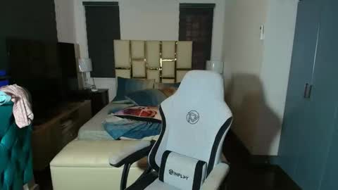 greta_v online show from January 7, 2026, 7:44 am