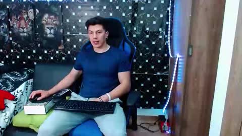 griego01 online show from October 9, 2025, 12:30 am