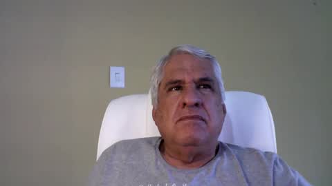 Snapshot of grisa01 chatting on February 2, 2025, 5:04 pm grisa01 online show from February 2, 2025, 5:04 pm