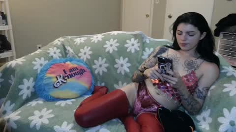 Snapshot of grumpytwo chatting on December 19, 2024, 2:23 am grumpytwo online show from December 19, 2024, 2:23 am