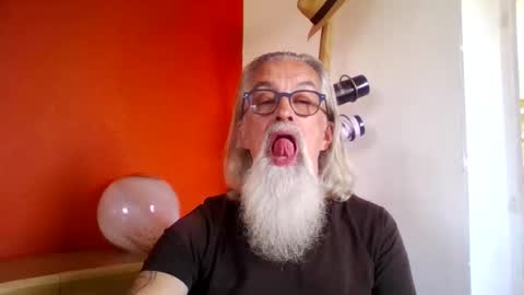 Grybear online show from October 4, 2025, 9:40 am