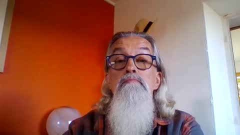 Snapshot of grybear60 chatting on October 20, 2025, 11:32 am Grybear online show from October 20, 2025, 11:32 am