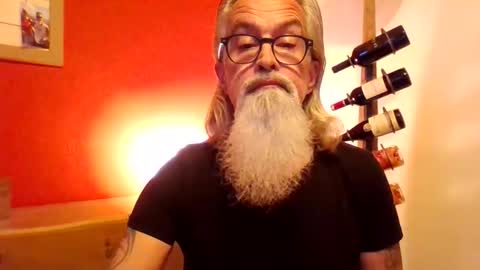 Snapshot of grybear60 chatting on November 24, 2025, 7:19 am Grybear online show from November 24, 2025, 7:19 am