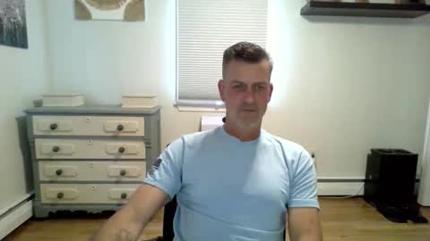 gudguy2025 online show from May 9, 2026, 2:33 pm