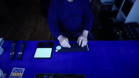 guesswhatigot2 online show from September 16, 2025, 7:42 am