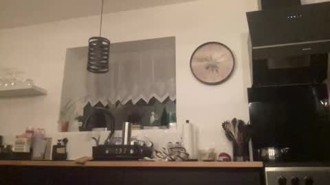 guil0 online show from February 15, 2026, 8:02 am