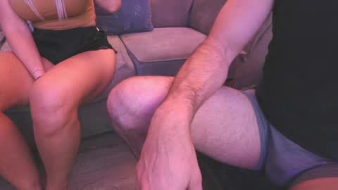 gunnyt1211 online show from April 18, 2026, 12:25 am