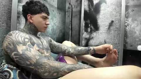 Snapshot of gury_tattoo chatting on June 9, 2026, 7:36 pm Gury online show from June 9, 2026, 7:36 pm