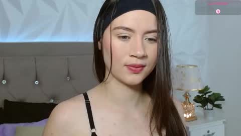 Snapshot of gwen_drew chatting on October 31, 2025, 1:01 pm Gwen Drew online show from October 31, 2025, 1:01 pm