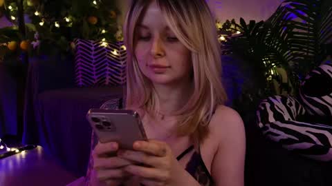 gwenhilton online show from February 22, 2025, 9:12 am