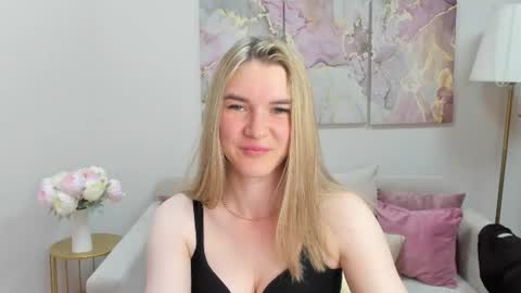 gwensmitt online show from July 9, 2026, 9:41 pm