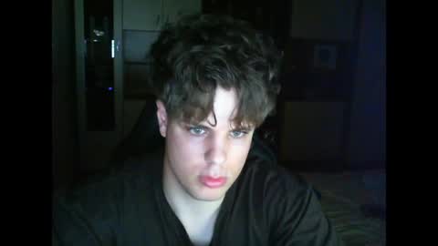 gymguy0505 online show from April 16, 2026, 9:39 pm