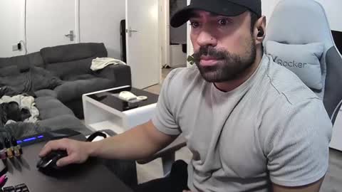 Snapshot of gymking999 chatting on February 10, 2025, 11:15 am gymking999 online show from February 10, 2025, 11:15 am