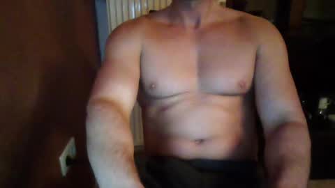 Snapshot of gymxxx_ chatting on January 1, 2025, 4:18 pm gymxxx_ online show from January 1, 2025, 4:18 pm